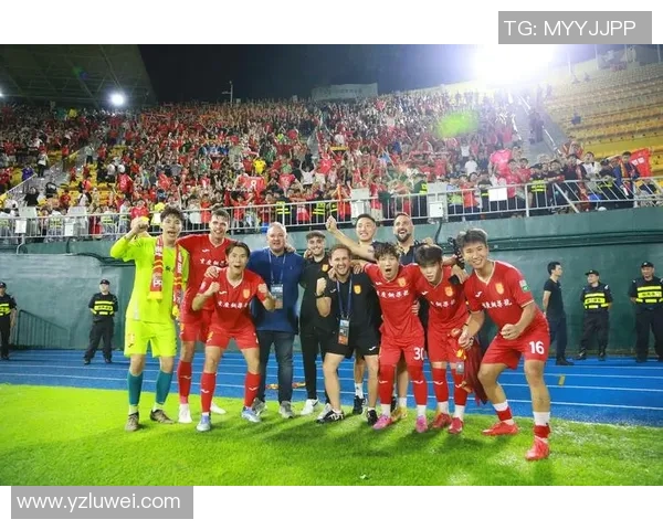 成都与广州足球队的较量分析与赛后总结探讨力量对比与战术应用